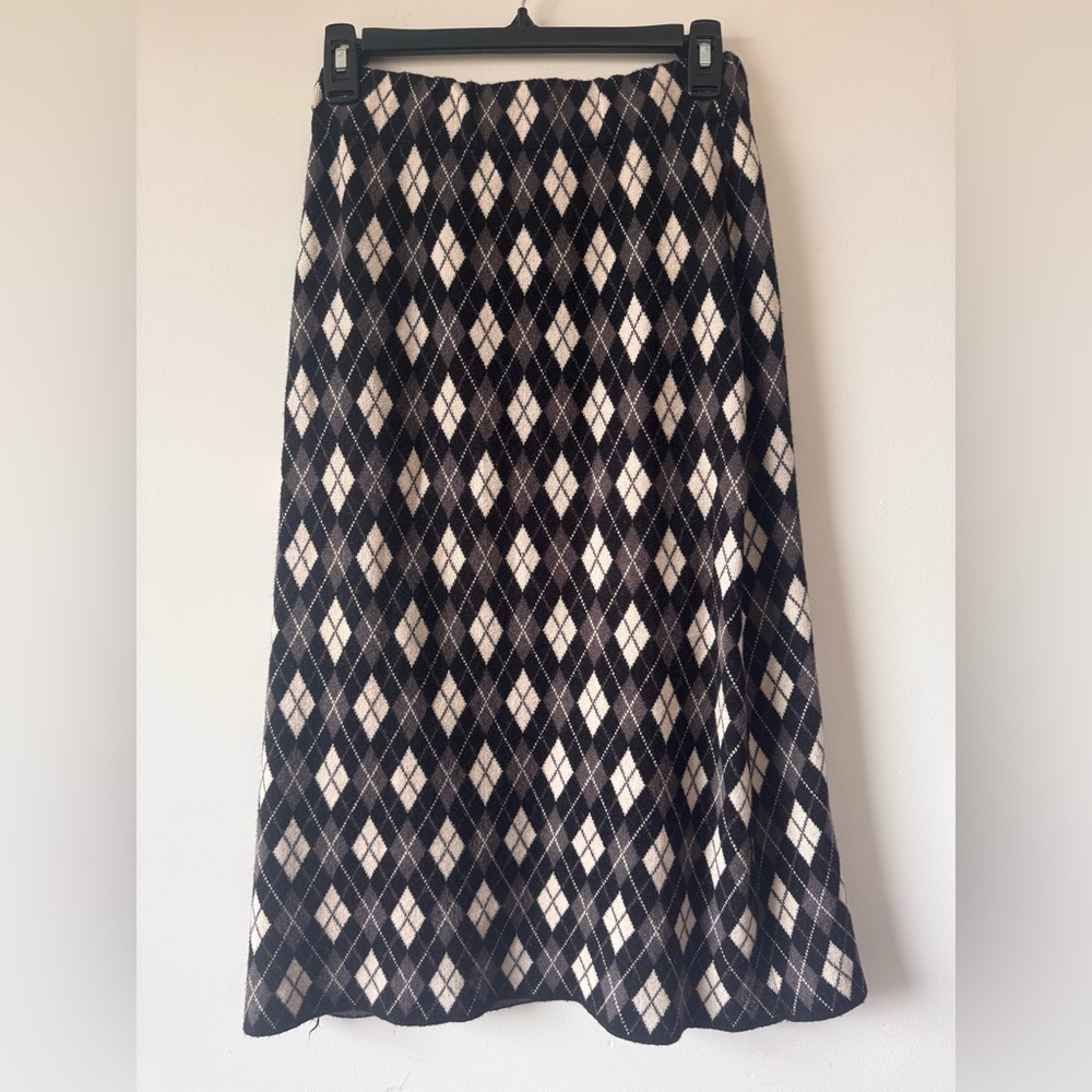 Elegant Black and White Argyle Sweater Skirt